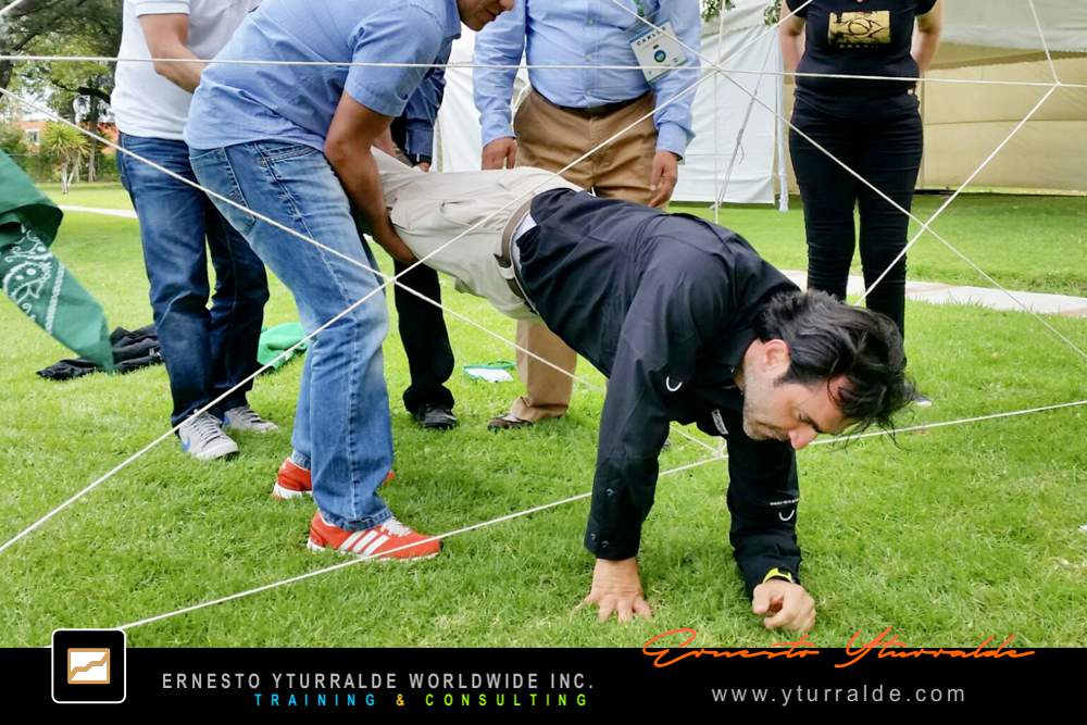Team Building Cali Colombia | Talleres de cuerdas para desarrollar competencias blandas en equipos