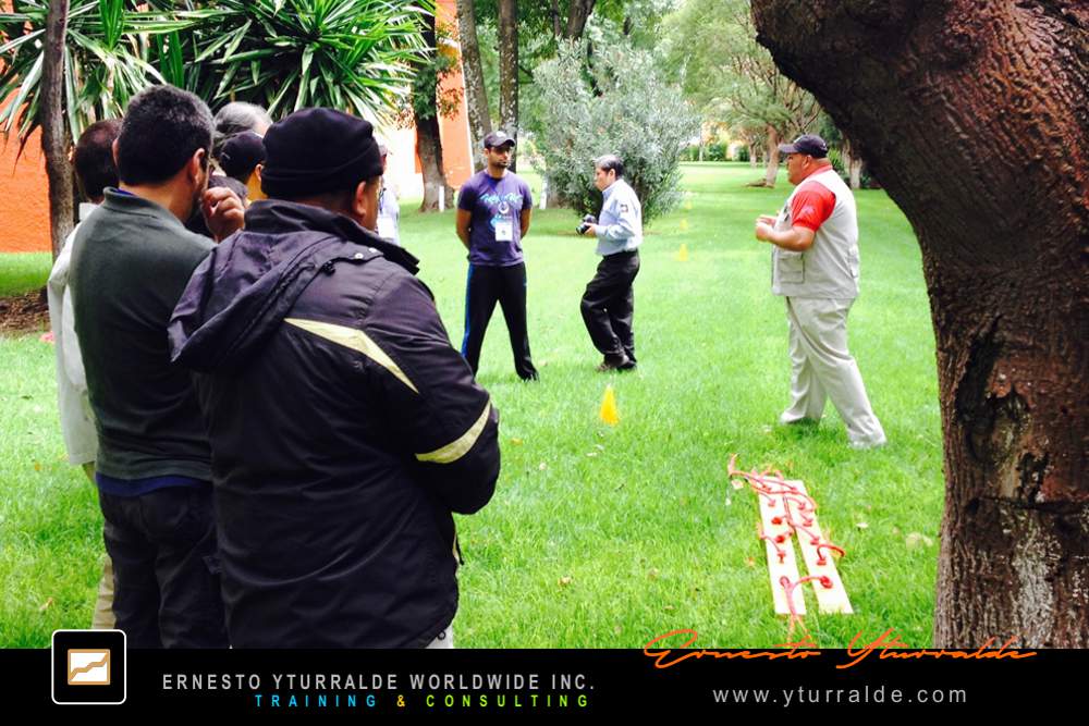 Team Building Cali Colombia | Outdoor training con dinámicas de liderazgo y colaboración